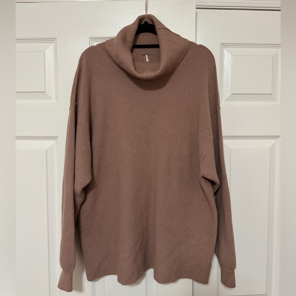 Free People Softly Structured Turtleneck Sweater Dusty Pink - Size Small - Picture 2 of 9